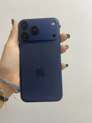 iPhone 11 montado no 17