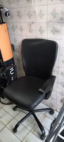 Cadeira de Escritório de couro Preta
