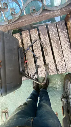 Vendo baú mais suporte da moto fan 125 valor 70 reias