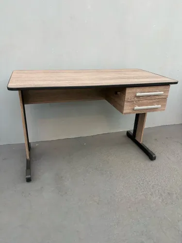 Mesa de Escritório com Chave Seminova