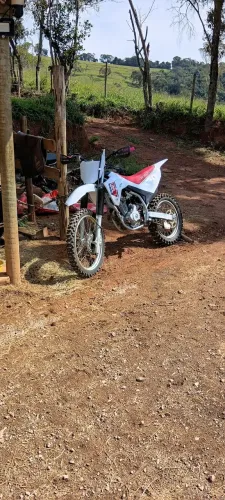 Crf 250f Vendo ou troca por strada ou gado 