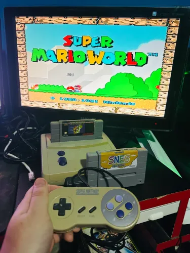 Super Nintendo Baby + Fita Super Mario + Everdrive 1000 Jogos + Controle