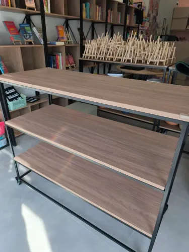 Mesa aparadora estilo industrial