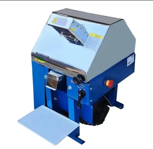 Moenda Garapeira da Maqtron B-722 Rolo Inox com motor