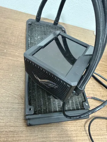 Water cooler asus Ryujin com defeito não liga 