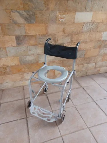 Cadeira de banho tel *.Valor 129,00