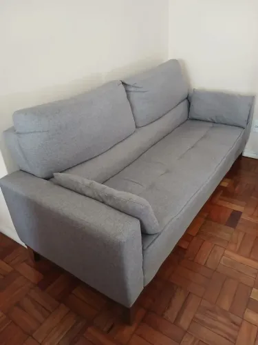 Sofá de 3 lugares, tecido em linho cinza médio 