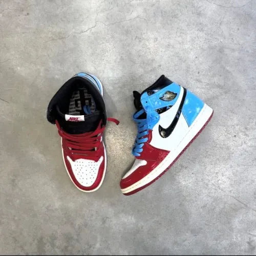 Air Jordan 1 Retro High OG Fearless ?UNC Chicago? original
