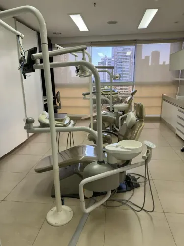 Excelente consultorio odontológico pré mobiliado com equipamentos e mobiliários, conforme