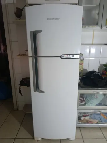 NOVÍSSIMA. PREÇO PRA VENDER RÁPIDO! Geladeira Brastemp Frost Free Clean. ! Particular