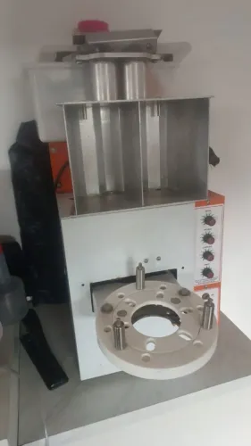 Maquina de fazer salgados ,pra quem quer ter seu próprio negócio!
