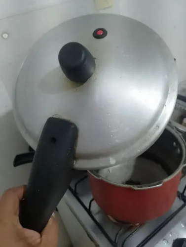 Panela de Pressão Tramontina 4,5 litros com trava