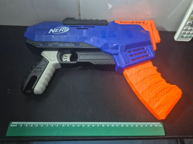 Lançador Nerf Elite modelo RUKKUS ICS-8