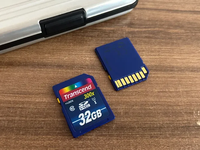 2 Cartões SD Transcend 32gb + Caixinha