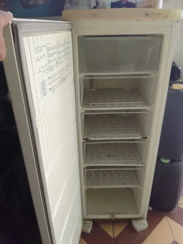 Freezer muito bom para o seu comércio,127wts gelando muito bem ,