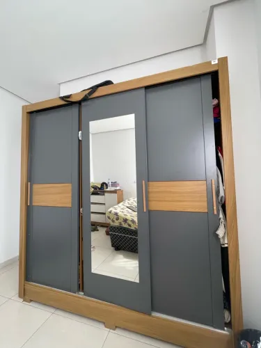 Guarda roupa em ótimo estado 
