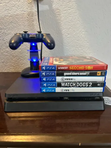 Ps4 slim com Jogos