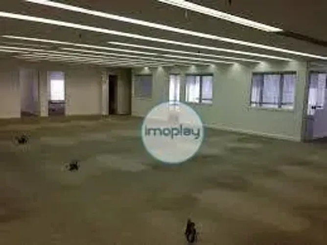 Sua Empresa no Coração de SP: 300m² com Acesso Duplo e Infraestrutura Completa