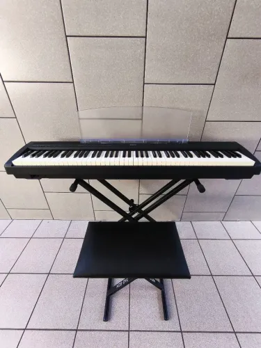 Piano Digital Yamaha P-85 (+ Suporte e Banco)