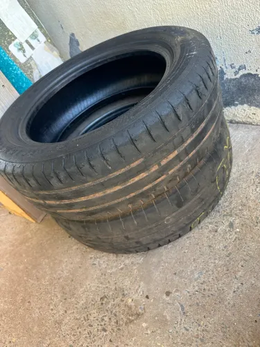 Vendo 1 Pneu roda 15