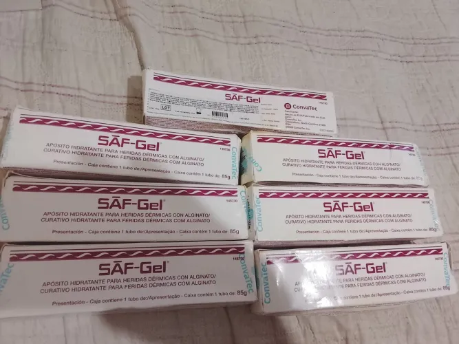 Pomada saf Gel cada 100reais cada uma 