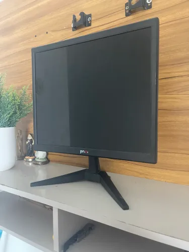VENDE SE MONITOR PRIZI NOVNHO SEM MARCAS DE USO NENHUMA