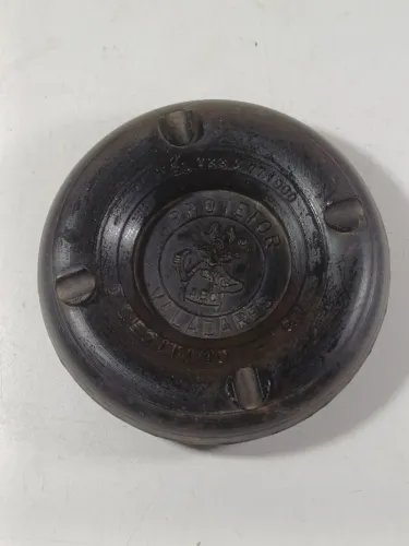 Cinzeiro em formato de pneu, em borracha