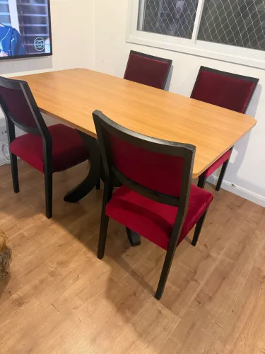 Mesa 1.60 x 90 com 4 cadeiras R$ 1299