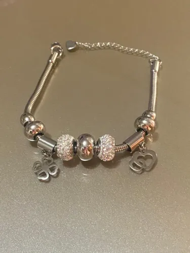 Vendo Pulseiras com berloques em Aço Inoxidável (NOVAS).