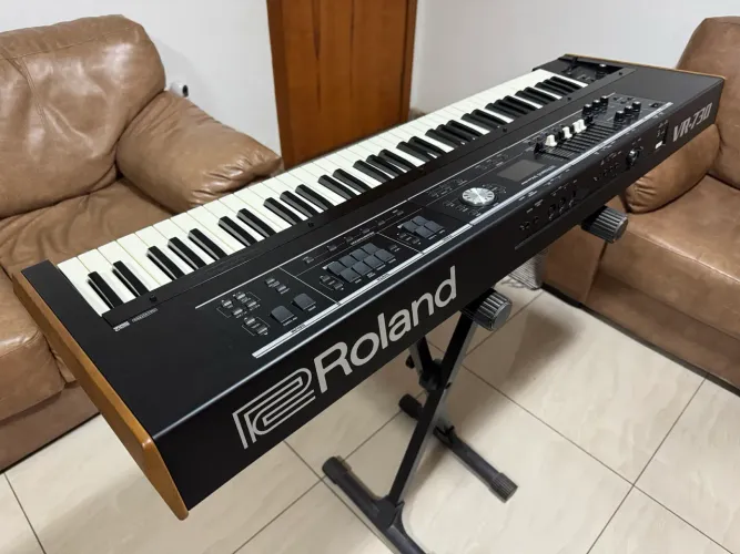 Vendo Troco IPhone Apple Roland VR-730 Novo, Nota Fiscal 