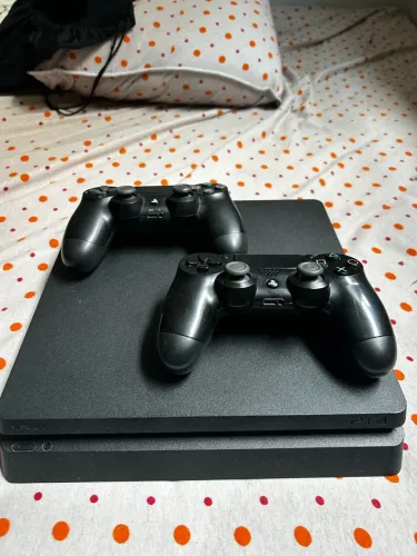 PS4 SLIM + 6 JOGOS