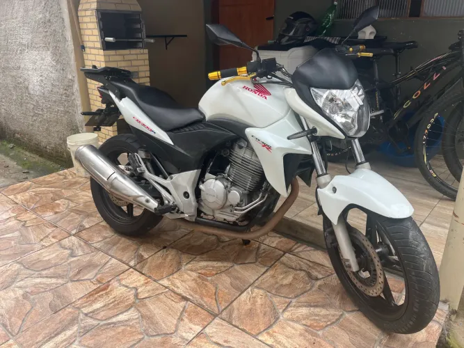 Cb 300 ano 2012