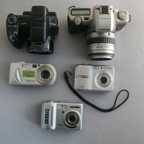 Câmeras analógicas e digitais Pentax Sony Samsung