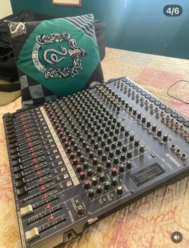 Mesa de som Yamaha 16 canais