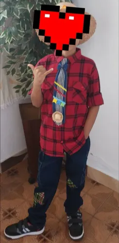 Blusa xadrez infantil com gravata
