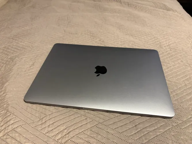 MacBook Pro M1 - 16GB RAM / 1TB SSD