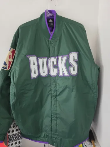 Jaqueta Adidas Hardwood Classics WarmUp Jacket (HWC WarmUp Jkt) original.