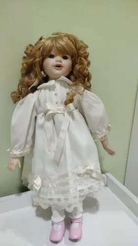 Boneca de porcelana Importada