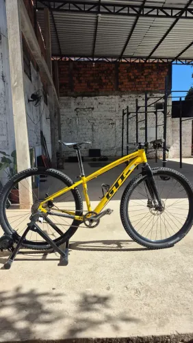 Bike gti, tamanho 15, toda completa