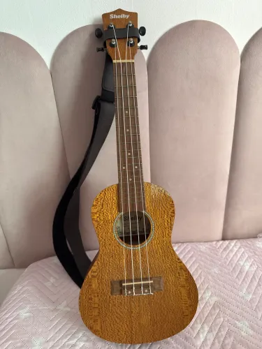 Ukulele Shelby