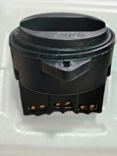 Tomada para piso 2P + T 10A 250V