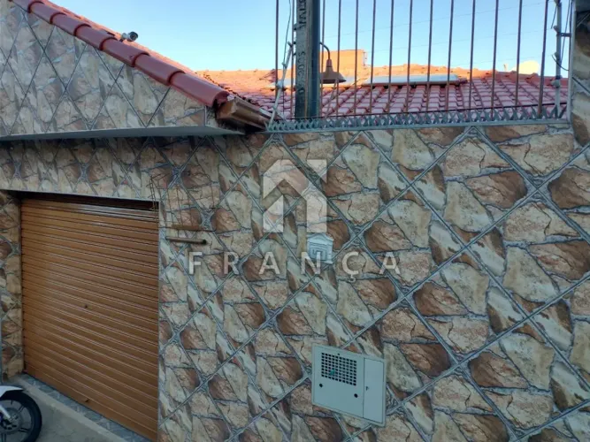 CASA 02 DORMITORIOS COM EDICULA DE 01 DORMITORIO SANTA BRANCA SP
