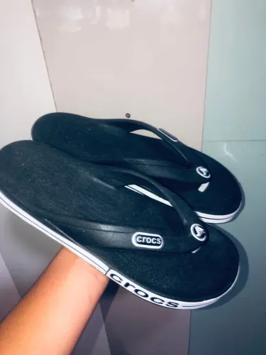 Vendo Crocs preta número 38
