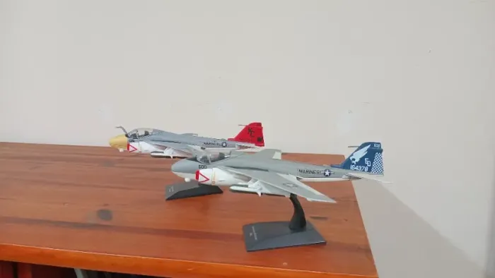 AVIÕES DE COMBATE 2 UNIDADES DE A-6 INTRUNDER.