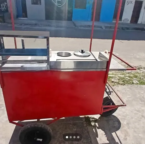 Vendo um excelente carrinho de lanches , precisa só comprar os pneus que está ressecados