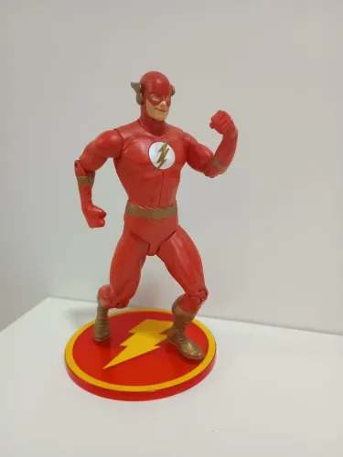 The Flash produzida pela DC Direct, especificamente da linha baseada na arte de Alex Ross.