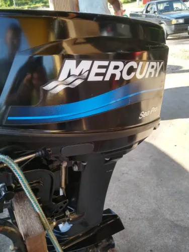 Motor de popa Mercury sea pro
