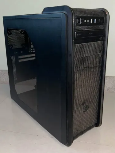 Gabinete Cooler Master Gamer preto