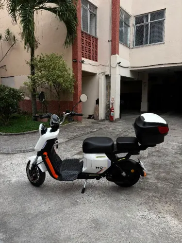 Scooter Elétrica Moto Chefe Soma semi nova em excelente estado