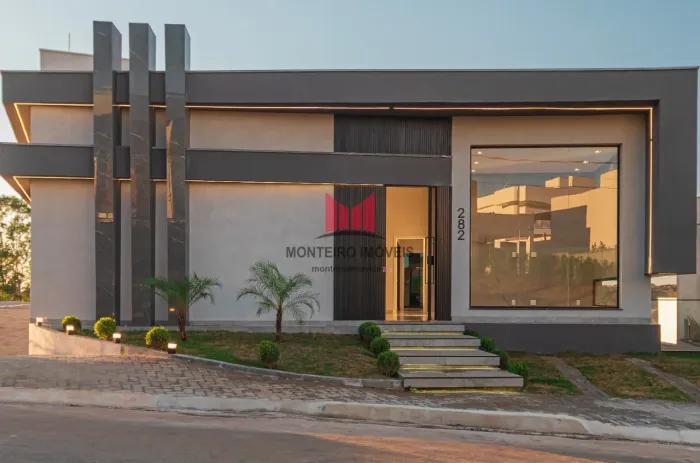 Maravilhosa Casa de Alto Padrão à Venda localizada no Bairro Gran Park Toscana, com 4 dorm